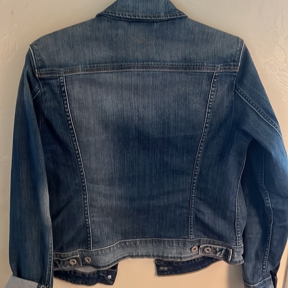 Levi’s Jean jacket with 2%elastane for a little stretch. Barely worn - Picture 6 of 6